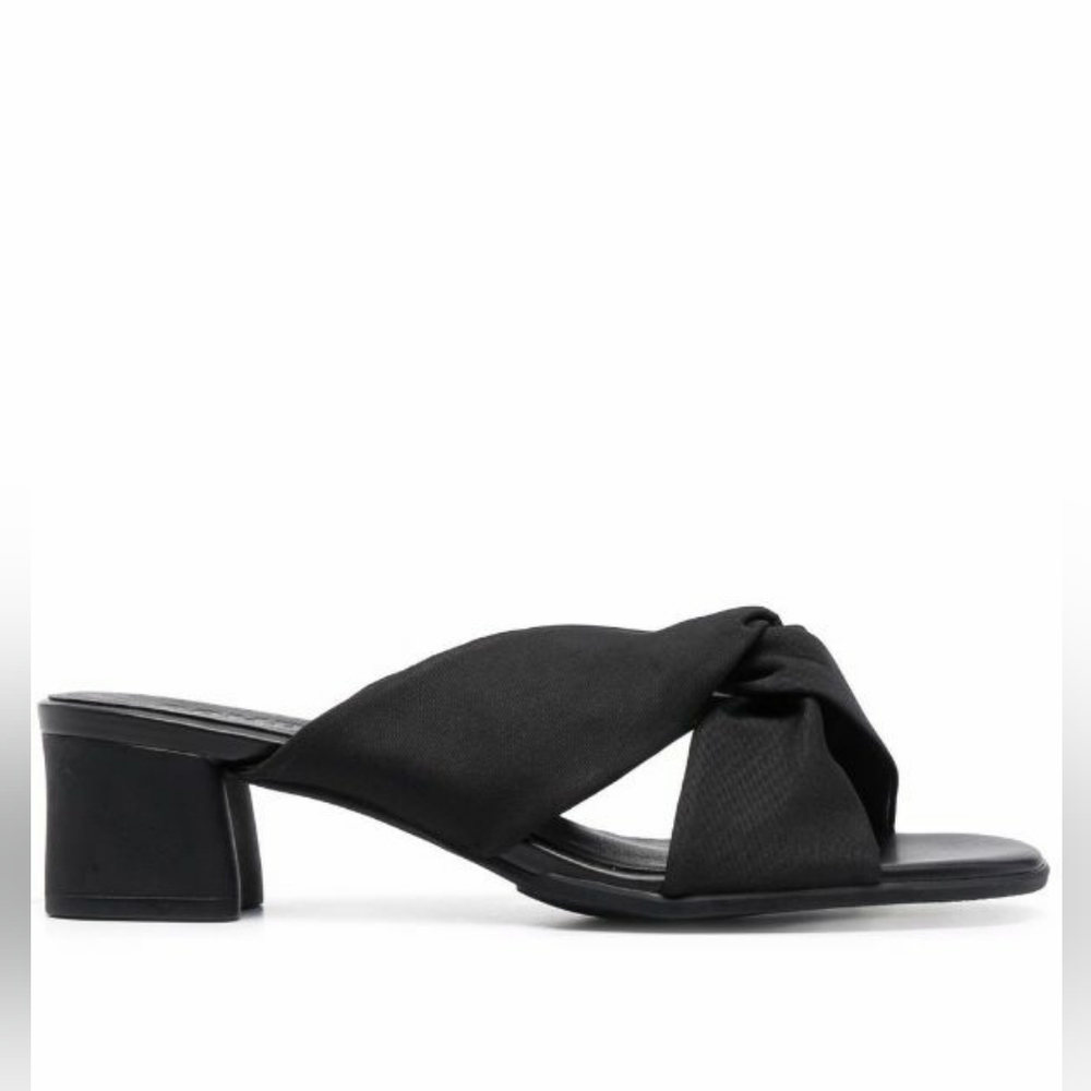 Camper | NWOT Knot-detailed Sandals